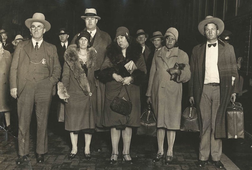 Photo of four witnesses arriving at the train station for Schroeder's trial.